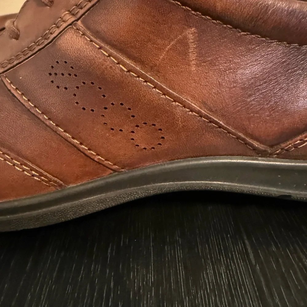 ECCO Women’s Brown Leather Leather Lace-Up Comfort Shoes – Size 39 / 8–8.5